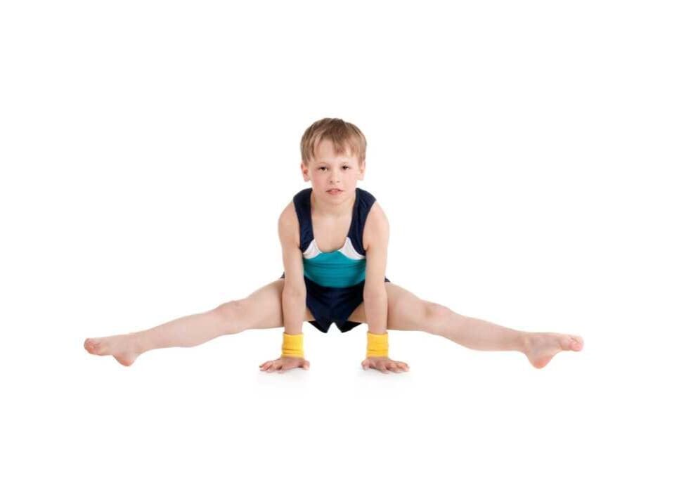 A young gymnast doing splits